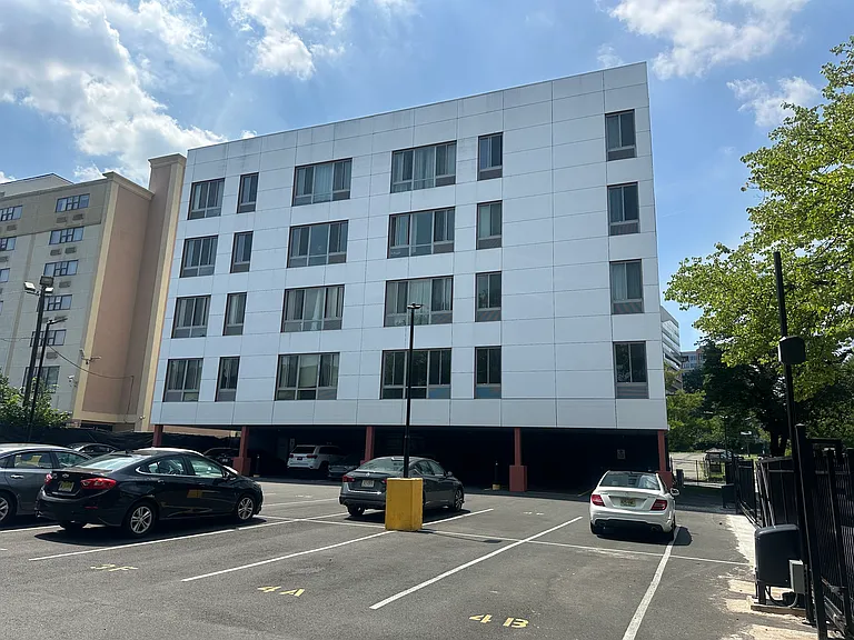 100 Evergreen Pl #4C — Photo 15