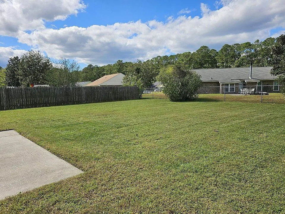 40 Lewis Dr