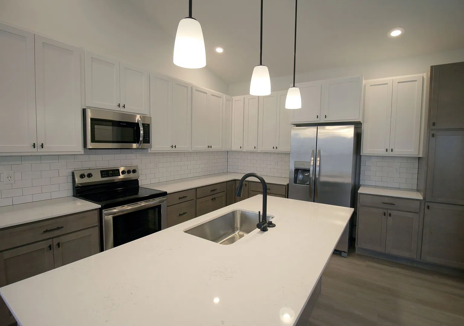 3 bed, 1435 sqft, $2,850 — Photo 2