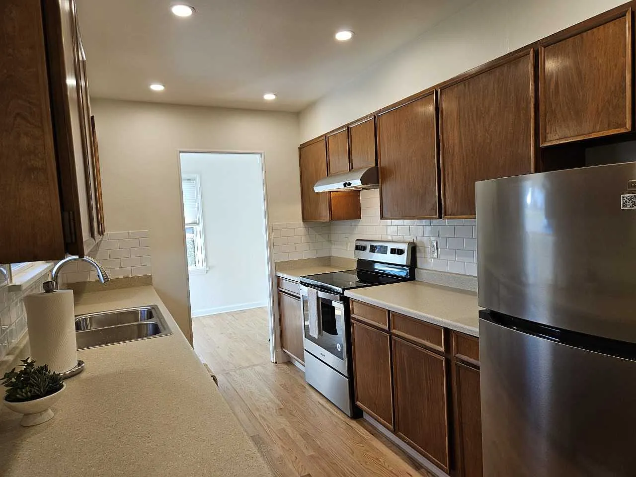 2 bed, 2240 sqft, $3,700 — Photo 4