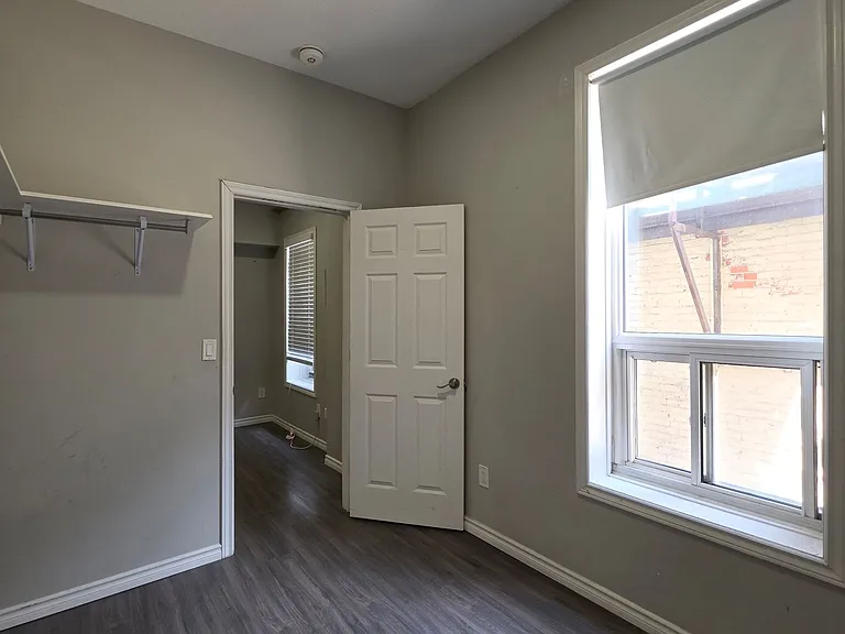 70 Victoria Ave S #3 — Photo 4