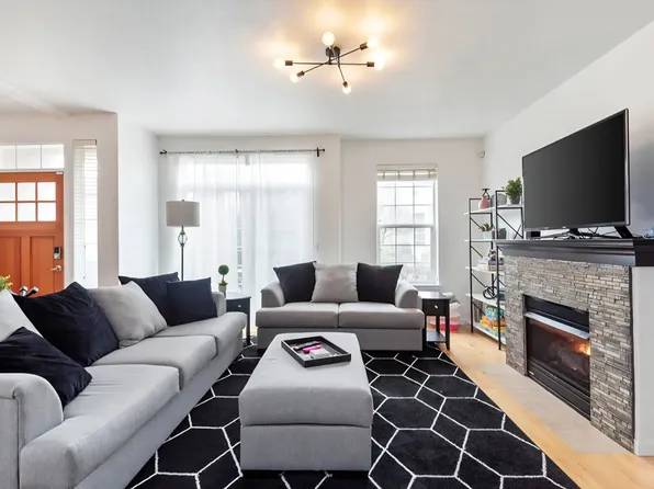 14324 SE Oregon Trail Dr, Clackamas, OR 97015