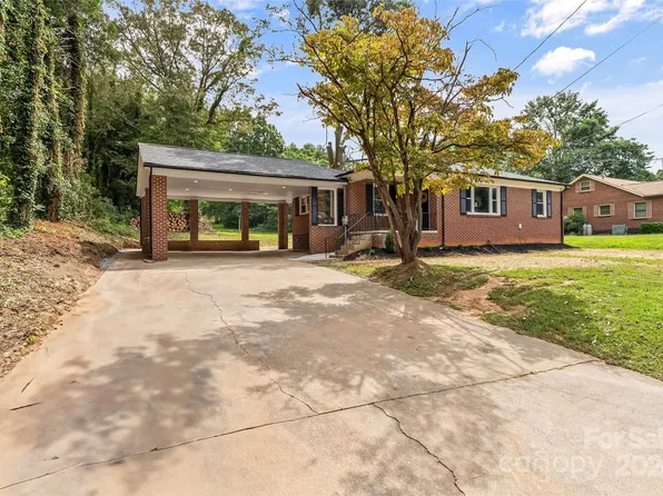 331 2nd Street Pl SE, Hickory, NC 28602