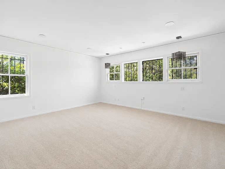 9149 Hillsboro Dr — Photo 6