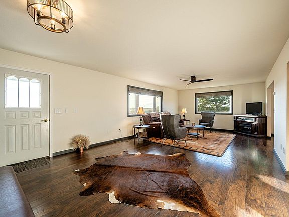 3rd image of 82 Airport Rd