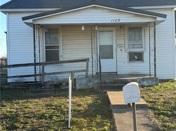 1109 W 11th St, Coffeyville, KS 67337