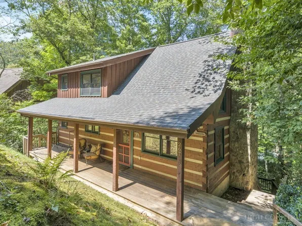 267 Streamside Lane, Seven Devils, NC 28604