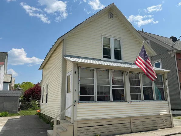 7 Laurel Avenue, Rockingham, VT 05101