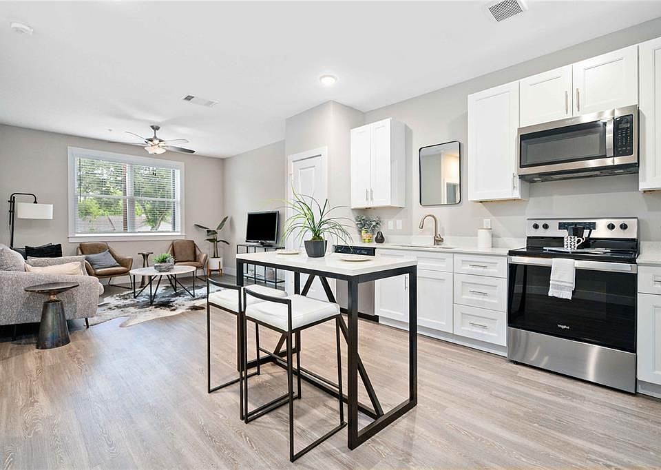 1st image of 1620 Oaktree Dr #3105