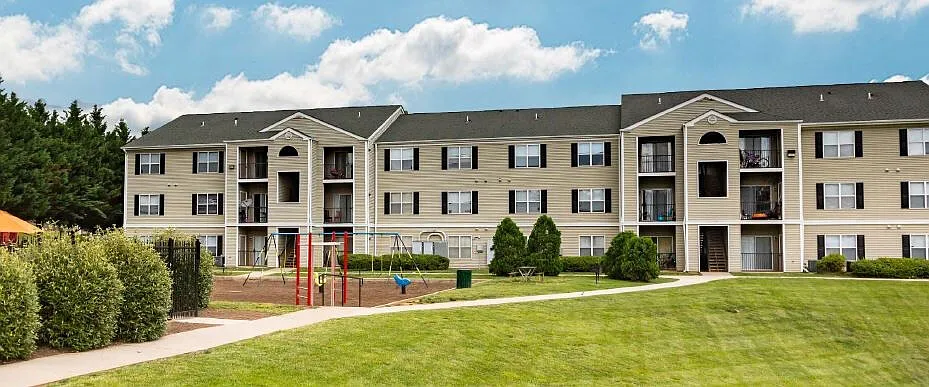 Mallside Forest Apartments — Photo 2