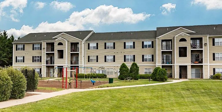 Mallside Forest Apartments — Photo 2