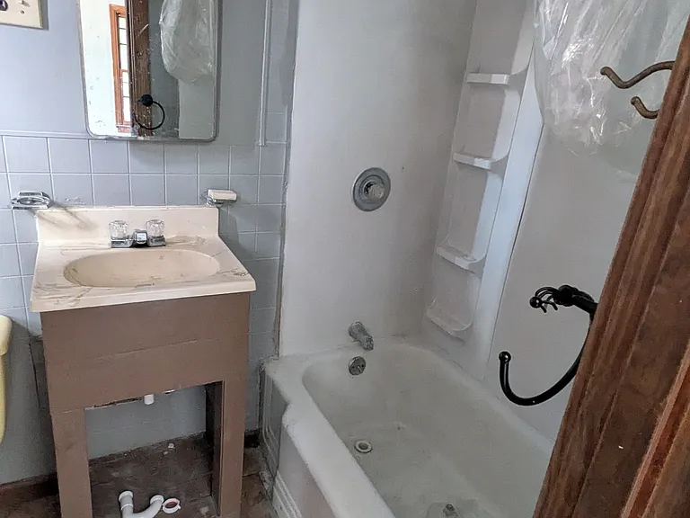 144 Virginia St #B — Photo 8