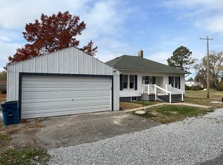 15705 Vivian St, Sesser, IL 62884