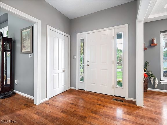4th image of 9757 E Northwood Dr