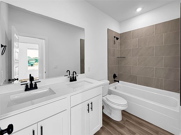 4th image of 599 W Canada Dr