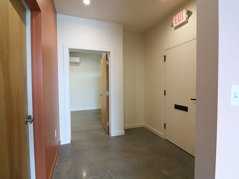 1545 E 2nd St S — Photo 27