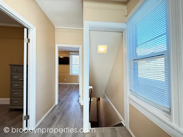 2906 Voorhies Avenue image 11 of 19