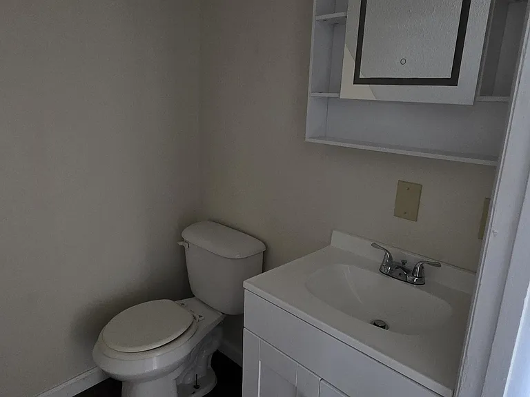 320 Hubbard St — Photo 15