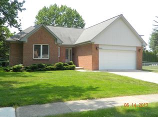 9443 Harrison St, Livonia, MI 48150