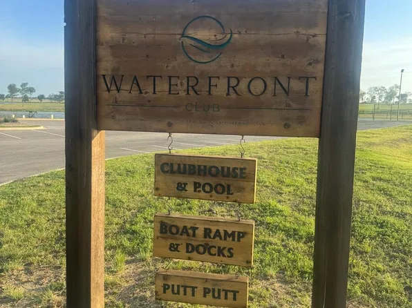 1 Waterfront Club Dr, Corsicana, TX 75109