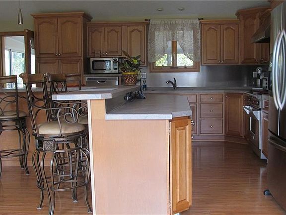 5th image of 51 Barry Ln