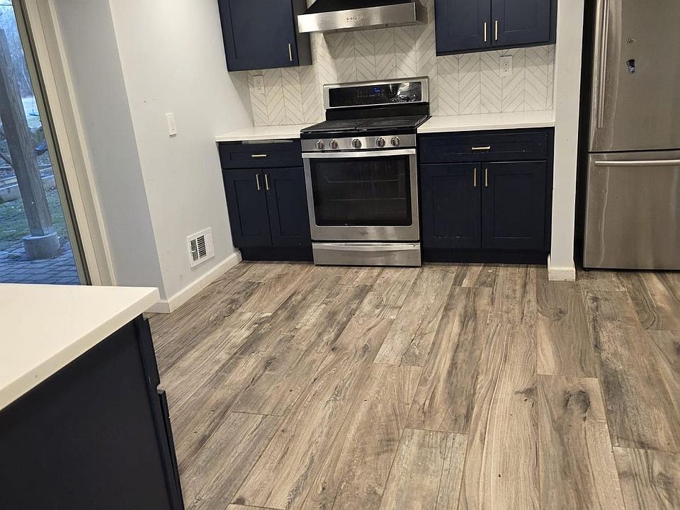 1st image of 121 Walnut St