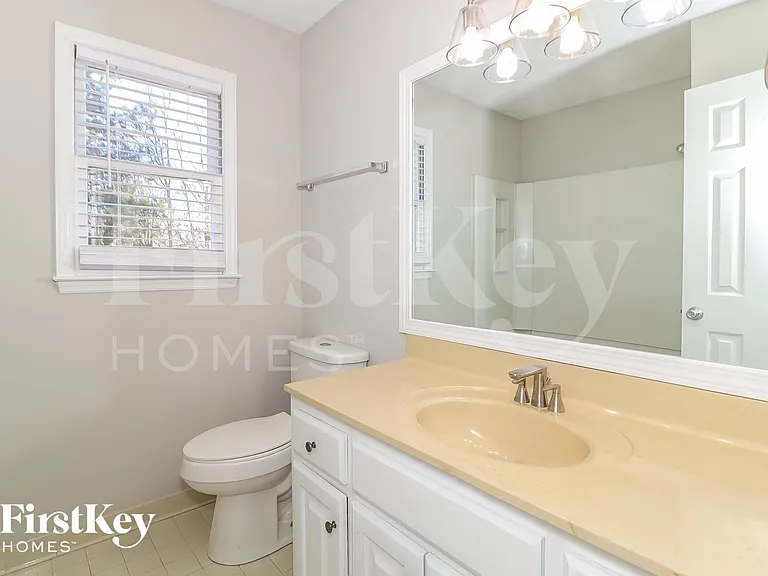 1079 Lakeview Rd — Photo 12