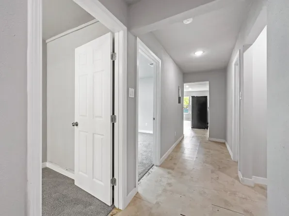 1606 W Wildwood Dr #A, San Antonio, TX 78201