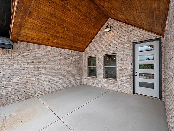 4th image of 1109 Bridgeview Rd