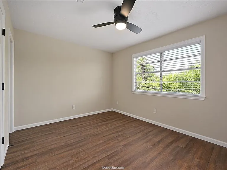 403 Manuel Dr #D — Photo 5