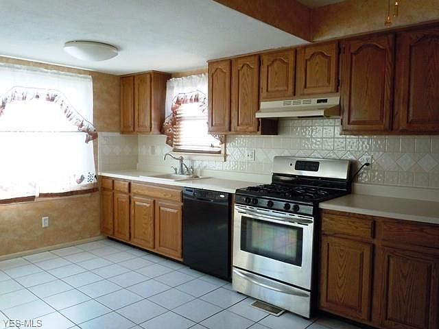 1st image of 414 E 275th St