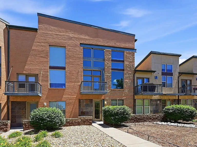 2388 S Wheeling Cir — Photo 2