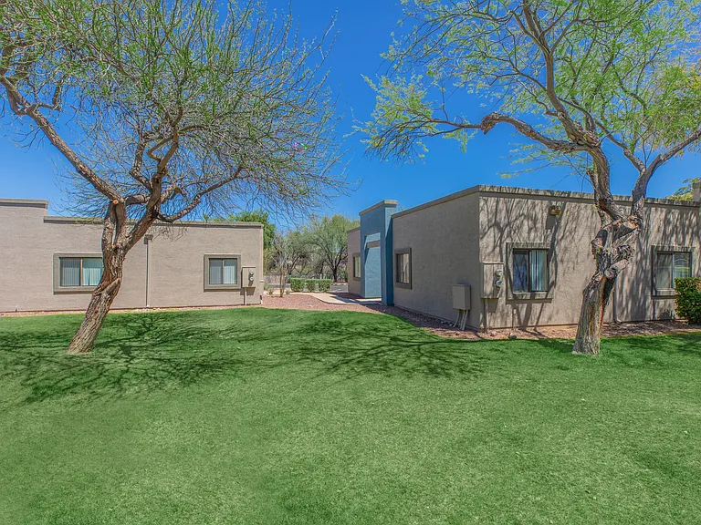 Peak at Oro Valley — Photo 30