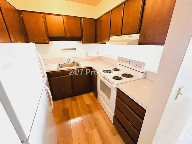 2320 SW Cactus Dr #2 — Photo 3