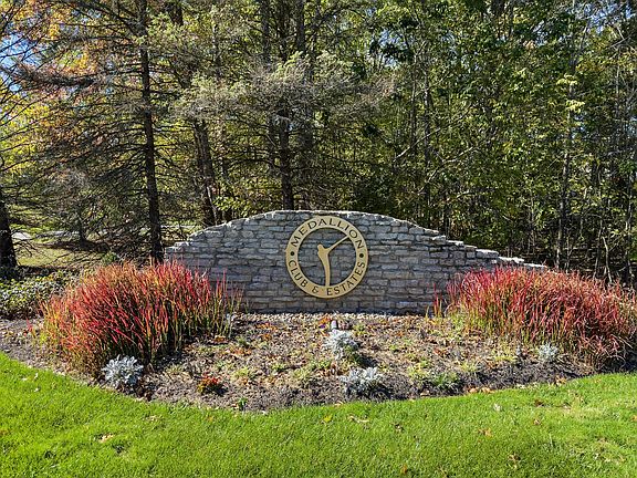 3rd image of 5222 Medallion Dr E