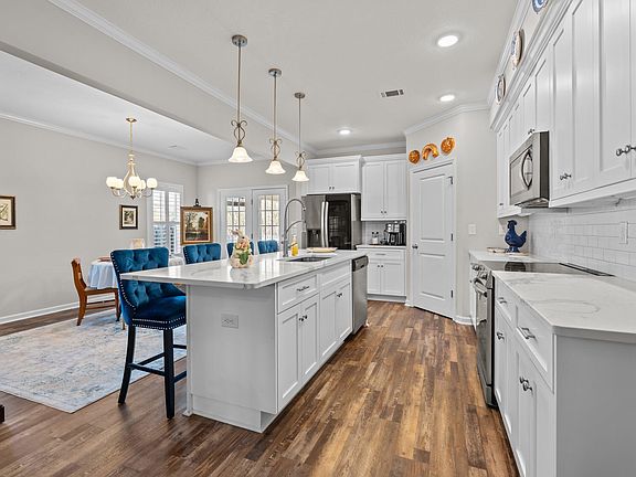 5th image of 157 Dublin Loop