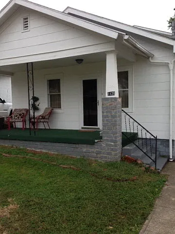 1128 Sunset St photo 1