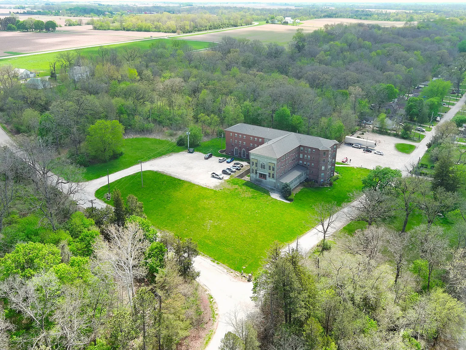 1515 / 2026 North 3372nd Road - 401 — Photo 4