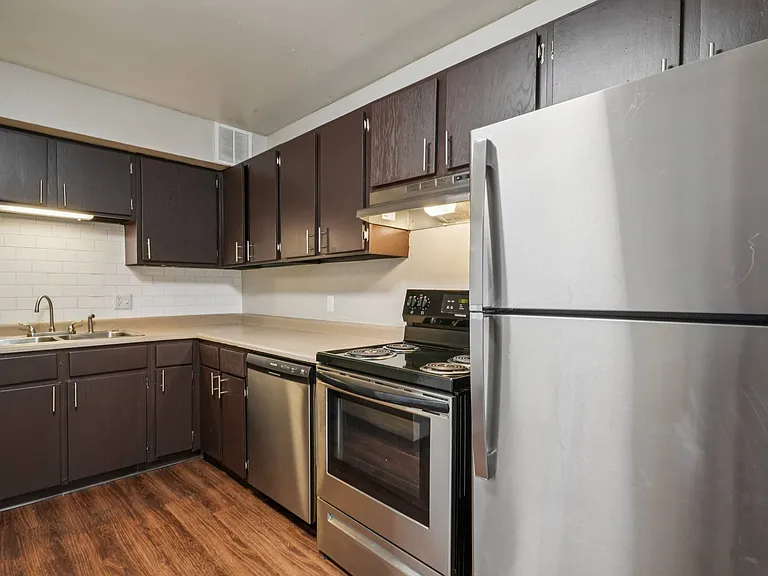 Aspen Townhomes — Photo 7