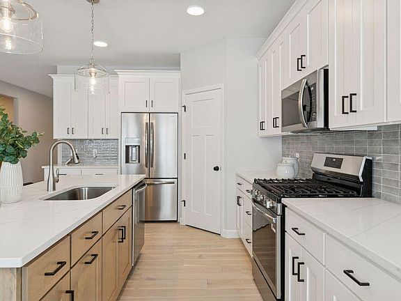 3rd image of 17939 Grantham Ln
