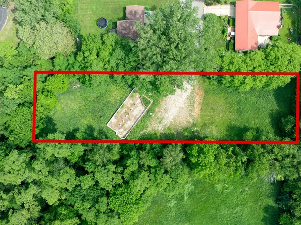 195 Meadowbrook Dr, Bellefontaine, OH 43311