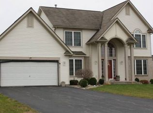 19 Timber Oak Cir, Rochester, NY 14626