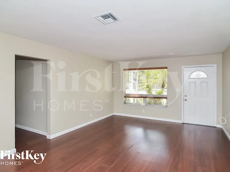 3141 SW 17th St — Photo 3