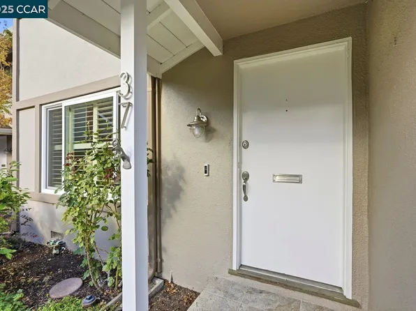 37 Miramonte Dr, Moraga, CA 94556