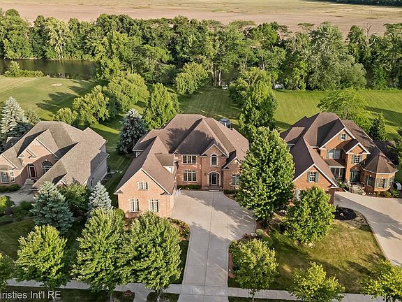 5th image of 595 Ridge Point Dr