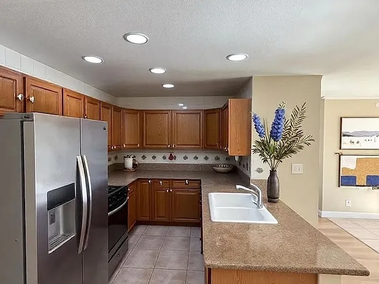 2394 Royal Ave #30 — Photo 6