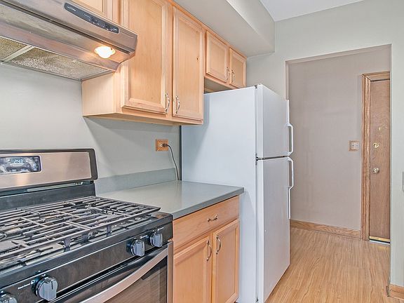 3rd image of 2220 Country Club Dr APT 23