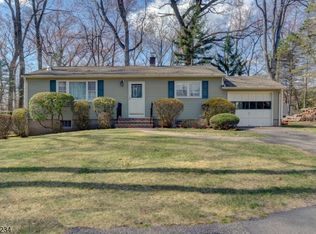 160 Jerome Ave, Paramus, NJ 07652