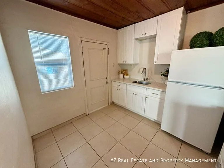 925 E Turney Ave #2 — Photo 5
