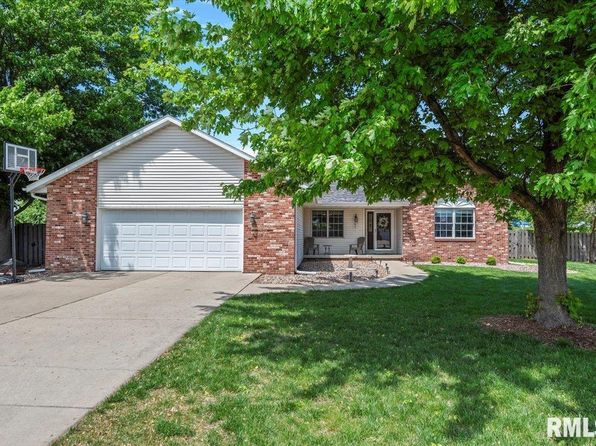 1213 Sugar Tree Ct, Chatham, IL 62629